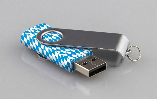 Bild (bearb.): Grunau USB-Stick in Bayerischen Farben. Bild (bearb.): Grunau