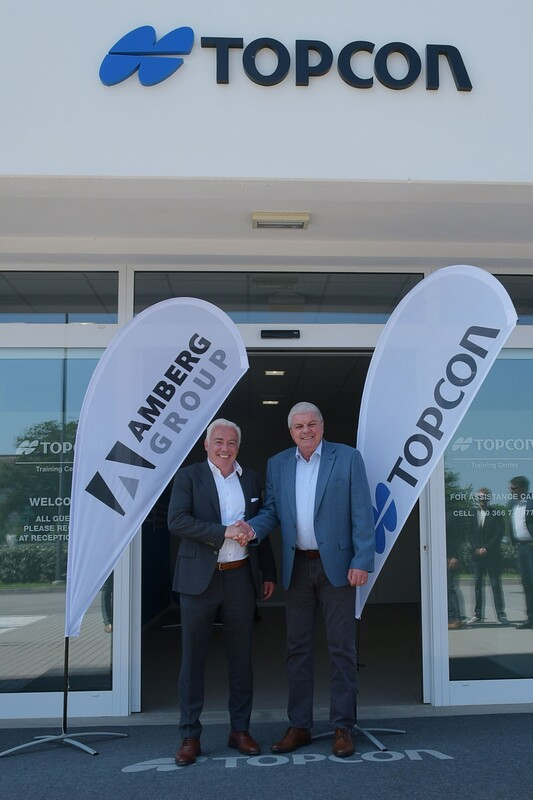 Luc Le Maire, Senior Vice President, Topcon (links) und Johannes Mueller, CEO, Amberg Technologies AG (rechts). Luc Le Maire, Senior Vice President, Topcon (links) und Johannes Mueller, CEO, Amberg Technologies AG (rechts).