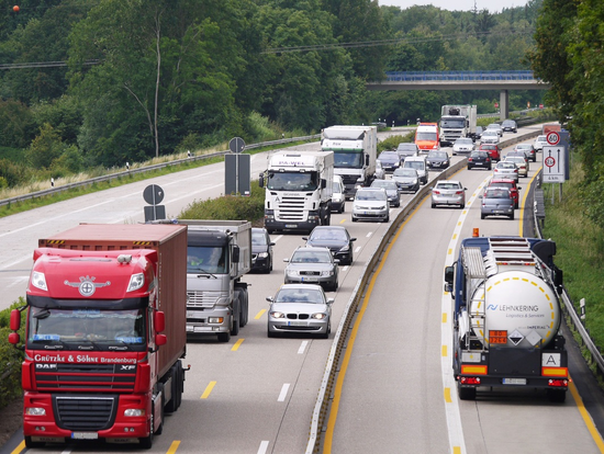 Image by Erich Westendarp from Pixabay Symbolbild "Verkehr". Image by Erich Westendarp from Pixabay
