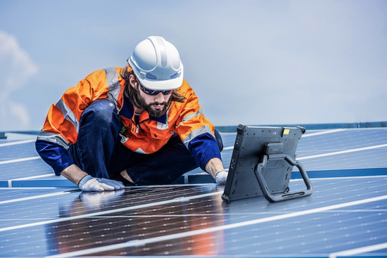 Das Getac G140 Tablet setzt neue robuste Standards für reibungslose Echtzeit-Applikationen am Einsatzort. Bild: ©Getac