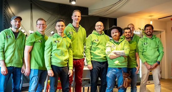 Das Team von der Pheno-Inspect GmbH um CTO Dr. Philipp Lottes (Fünfter von links) und CGO Dr. Josef Exler (Vierter von links). Bild © Pheno-Inspect GmbH Das Team von der Pheno-Inspect GmbH um CTO Dr. Philipp Lottes (Fünfter von links) und CGO Dr. Josef Exler (Vierter von links). Bild © Pheno-Inspect GmbH