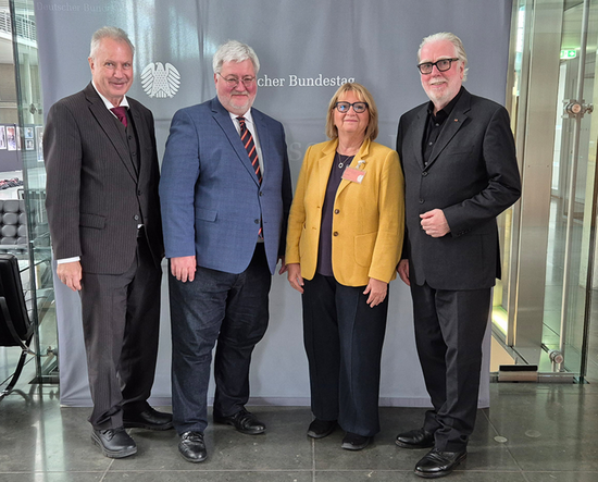 Das ZBI-Präsidium mit dem MdB Stephan Albani (CDU) im Deutschen Bundestag: Dr. Heinz Leymann (Vizepräsident), Stephan Albani MdB (CDU), Ute Zeller (Vizepräsidentin) und Wilfried Grunau (ZBI-Präsident).