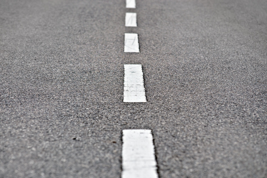 Symbolbild Straße. Image by Adrian from Pixabay